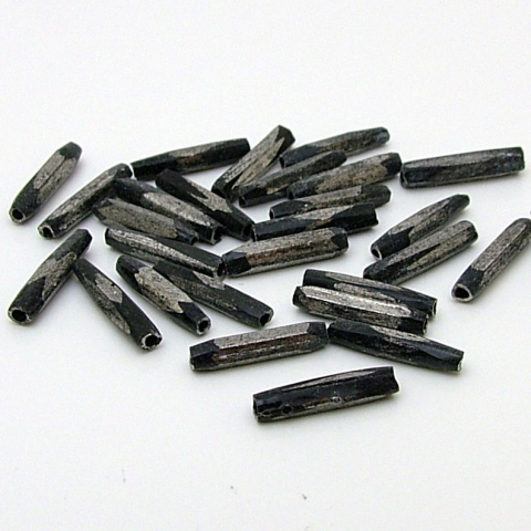 ヴィンテージシードビーズ　ブラック 約8.5×1.5mm