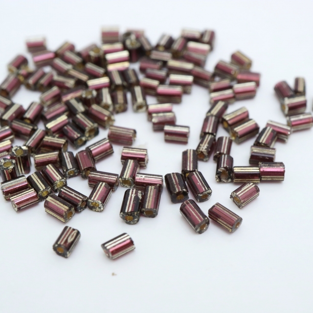 ヴィンテージシードビーズ　パープル 約3×2mm