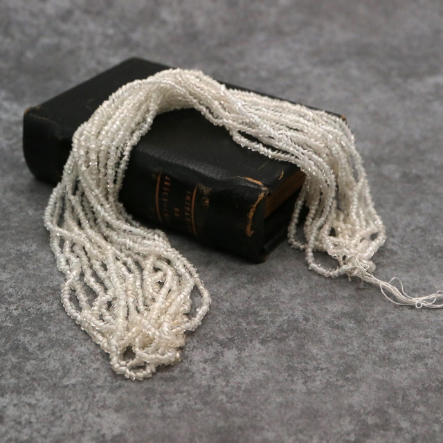 糸通しフランスヴィンテージシードビーズ クリスタルホワイト