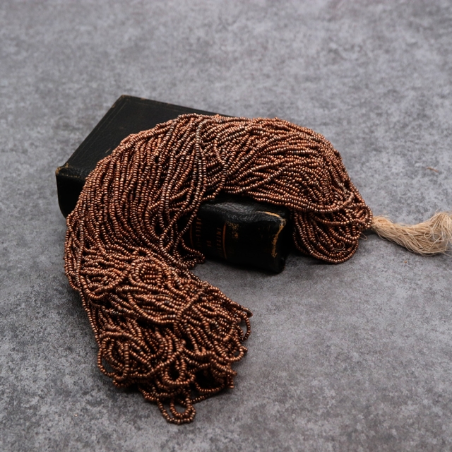 糸通しフランスヴィンテージシードビーズ　ブラウン