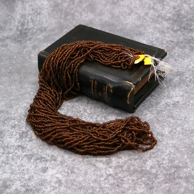 糸通しフランスヴィンテージシードビーズ　ダークトパーズ