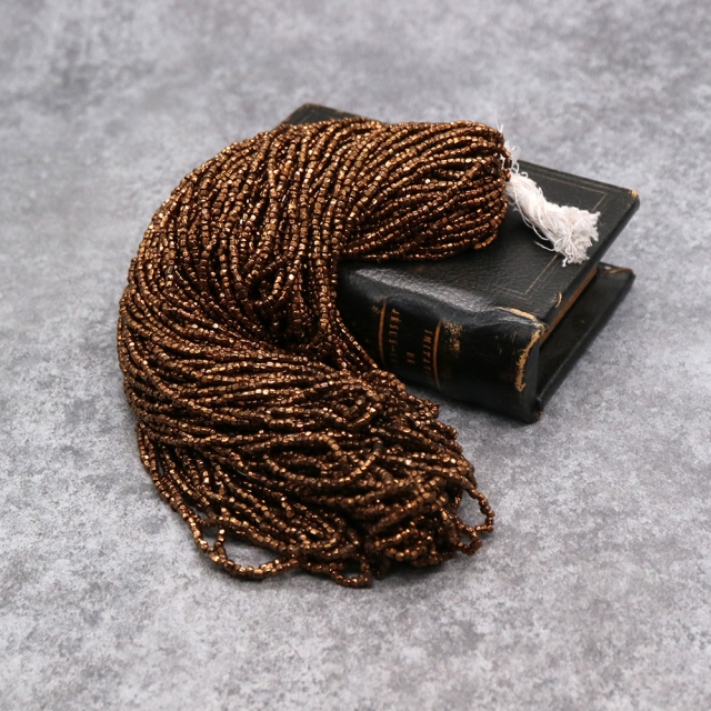 糸通しフランスヴィンテージシードビーズ　ブロンズ