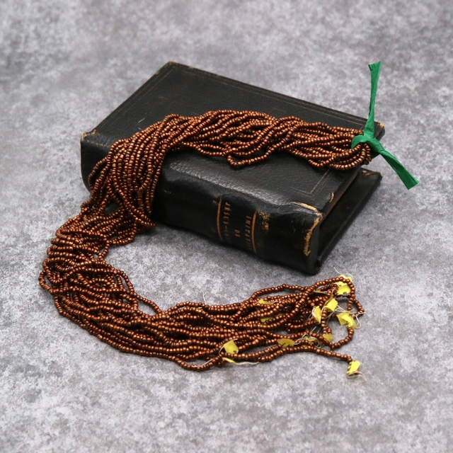 糸通しフランスヴィンテージシードビーズ　ブロンズ