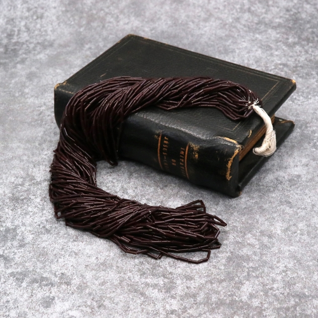 糸通しフランスヴィンテージシードビーズ　ダークブラウン