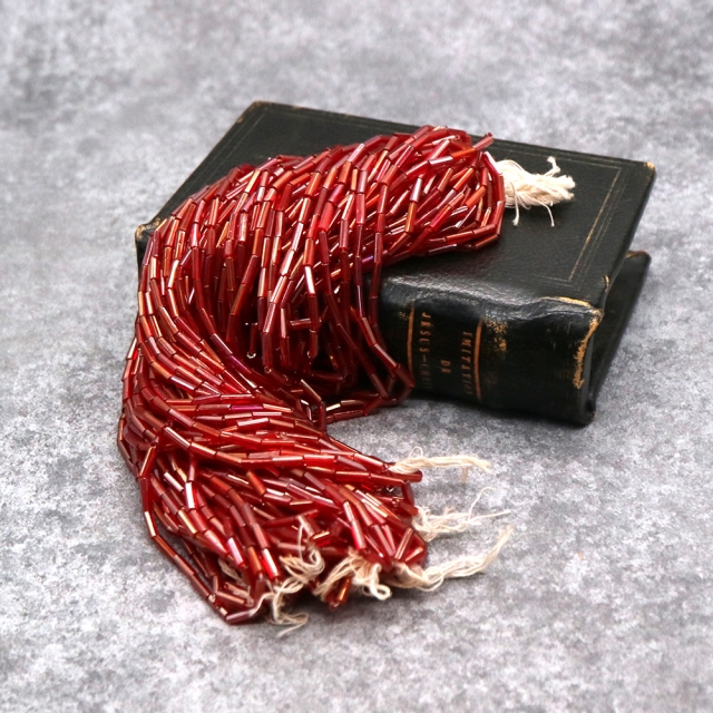 糸通しフランスヴィンテージシードビーズ　レッド