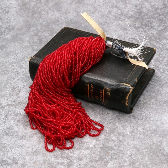 糸通しフランスヴィンテージシードビーズ　レッド