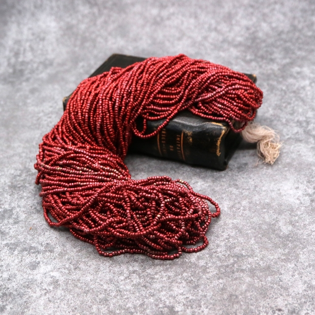 糸通しフランスヴィンテージシードビーズ メタリックレッド