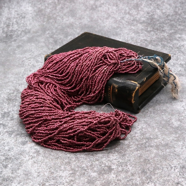 糸通しフランスヴィンテージシードビーズ　ブロンズパープルレッド