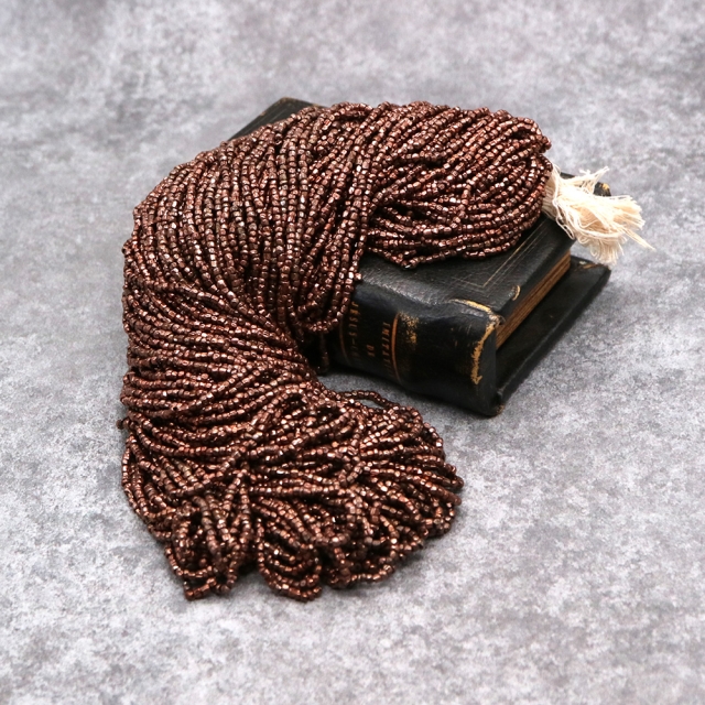 糸通しフランスヴィンテージシードビーズ　ブラウン