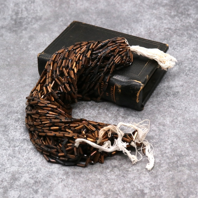 糸通しフランスヴィンテージシードビーズ　ブラウン