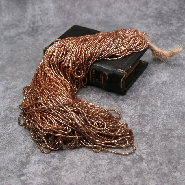 糸通しフランスヴィンテージシードビーズ　クリスタルブラウン