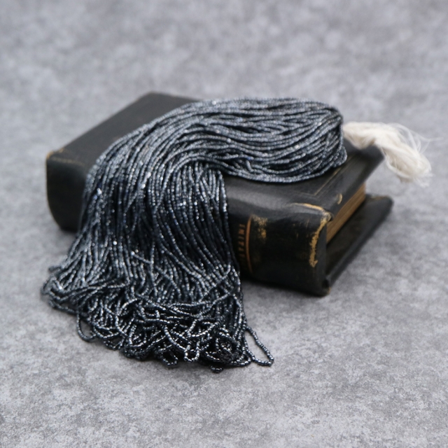 糸通しフランスヴィンテージシードビーズ ヘマタイト