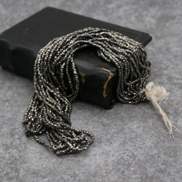 糸通しフランスヴィンテージシードビーズ メタリックシルバー