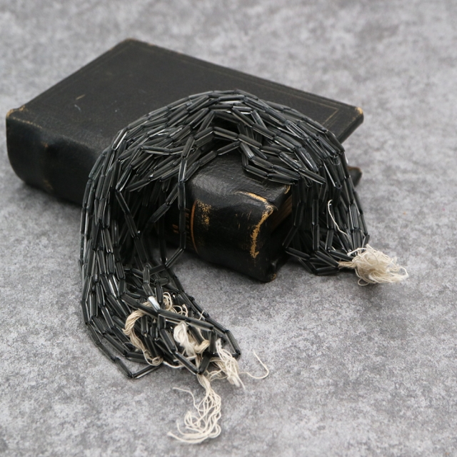 糸通しフランスヴィンテージシードビーズ ブラック