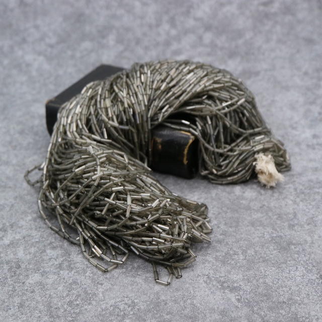 糸通しフランスヴィンテージシードビーズ ブラックダイヤモンド