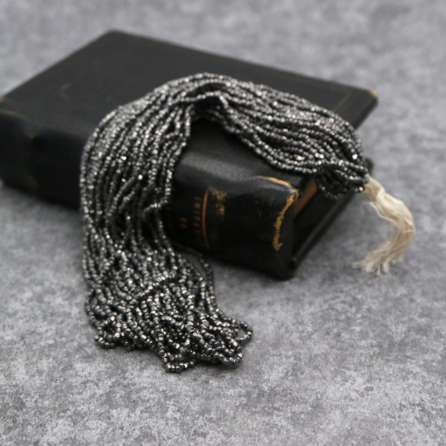 糸通しフランスヴィンテージシードビーズ メタリックブラック