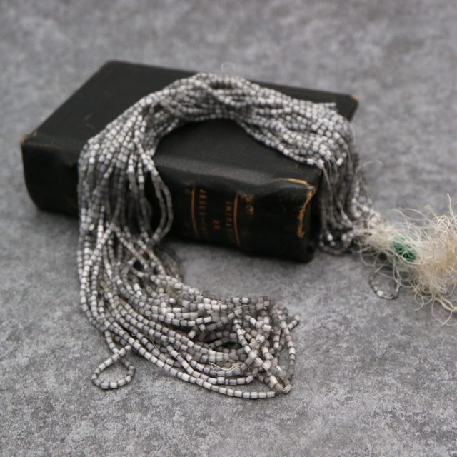 糸通しフランスヴィンテージシードビーズ　ブラック