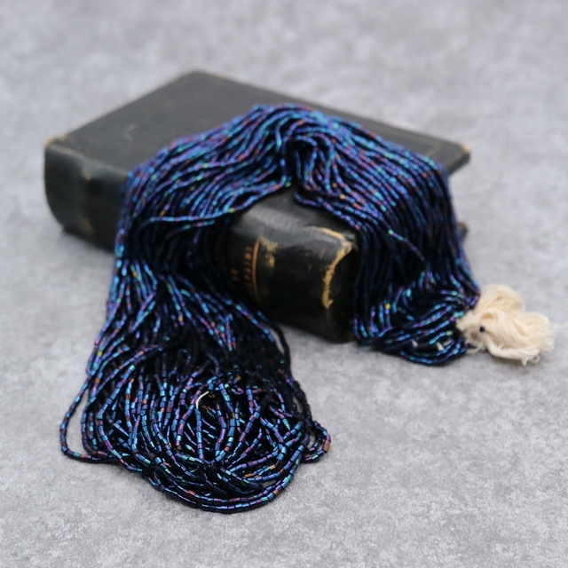 糸通しフランスヴィンテージシードビーズ　メタリックブルー