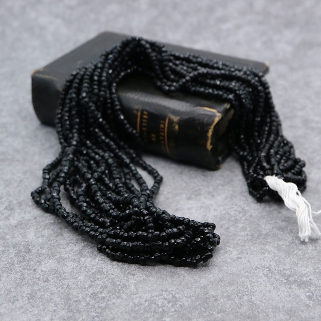 糸通しフランスヴィンテージシードビーズ ブラック