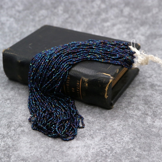 糸通しフランスヴィンテージシードビーズ ブルーアイリス