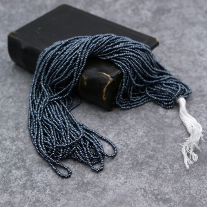フランスアンティーク　最後の晩餐がブルー糸で刺繍されたシャビーな感じが最高です！ 糸通しフランスヴィンテージシードビーズ ブラックメタリック【長さ約