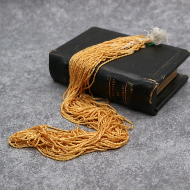 糸通しフランスヴィンテージシードビーズ　ブラウン