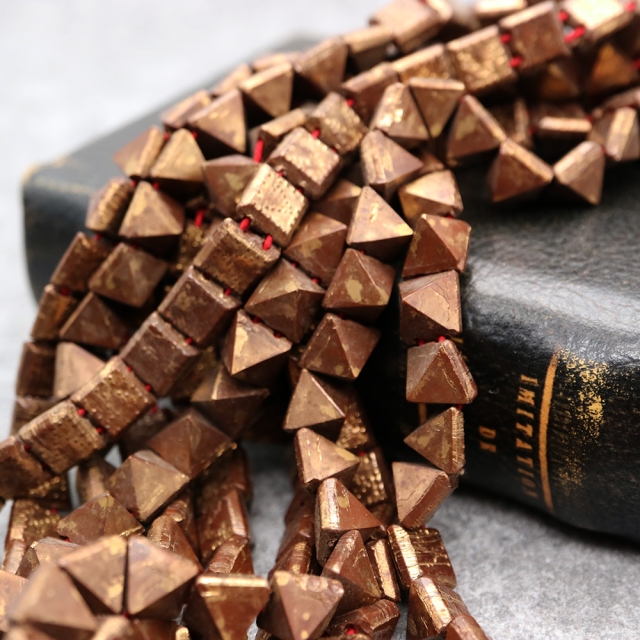 フランスヴィンテージビーズ メタリック ピラミッド