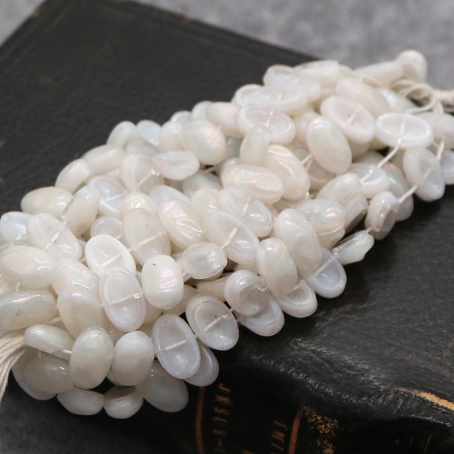 糸通しフランスヴィンテージビーズ ホワイト