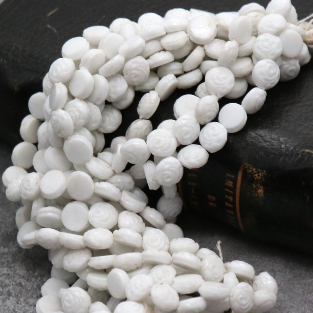 糸通しフランスヴィンテージビーズ ホワイト