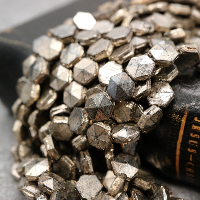 フランスヴィンテージビーズ メタリック