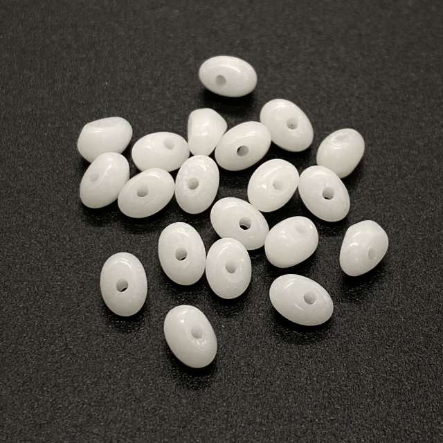 チェリーブランドビーズ:変形 ホワイト約6×4.2mm×3.5