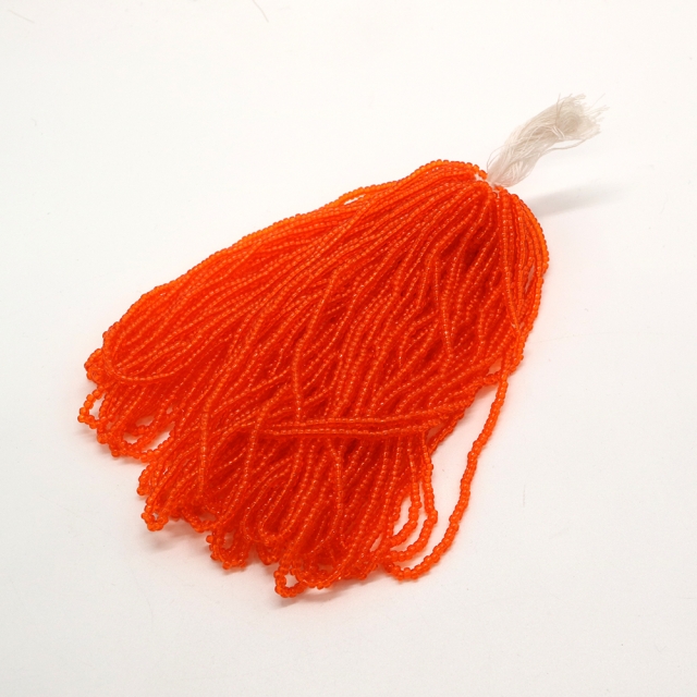 ジャパンヴィンテージシードビーズ：糸通し オレンジ約2×1.5mm