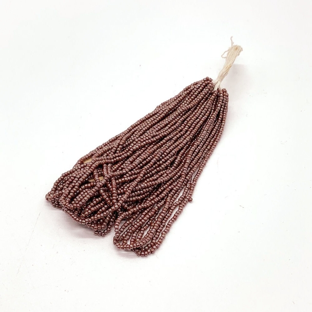 ジャパンヴィンテージシードビーズ：糸通し ガーネットラスター約2&times;1.5mm